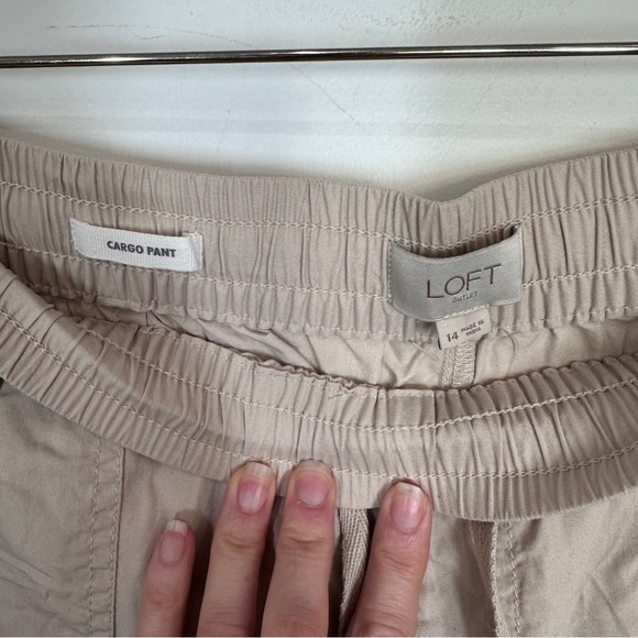 Loft Khaki Pull On Cargo Pants size 14 Straight Leg - Picture 3 of 5